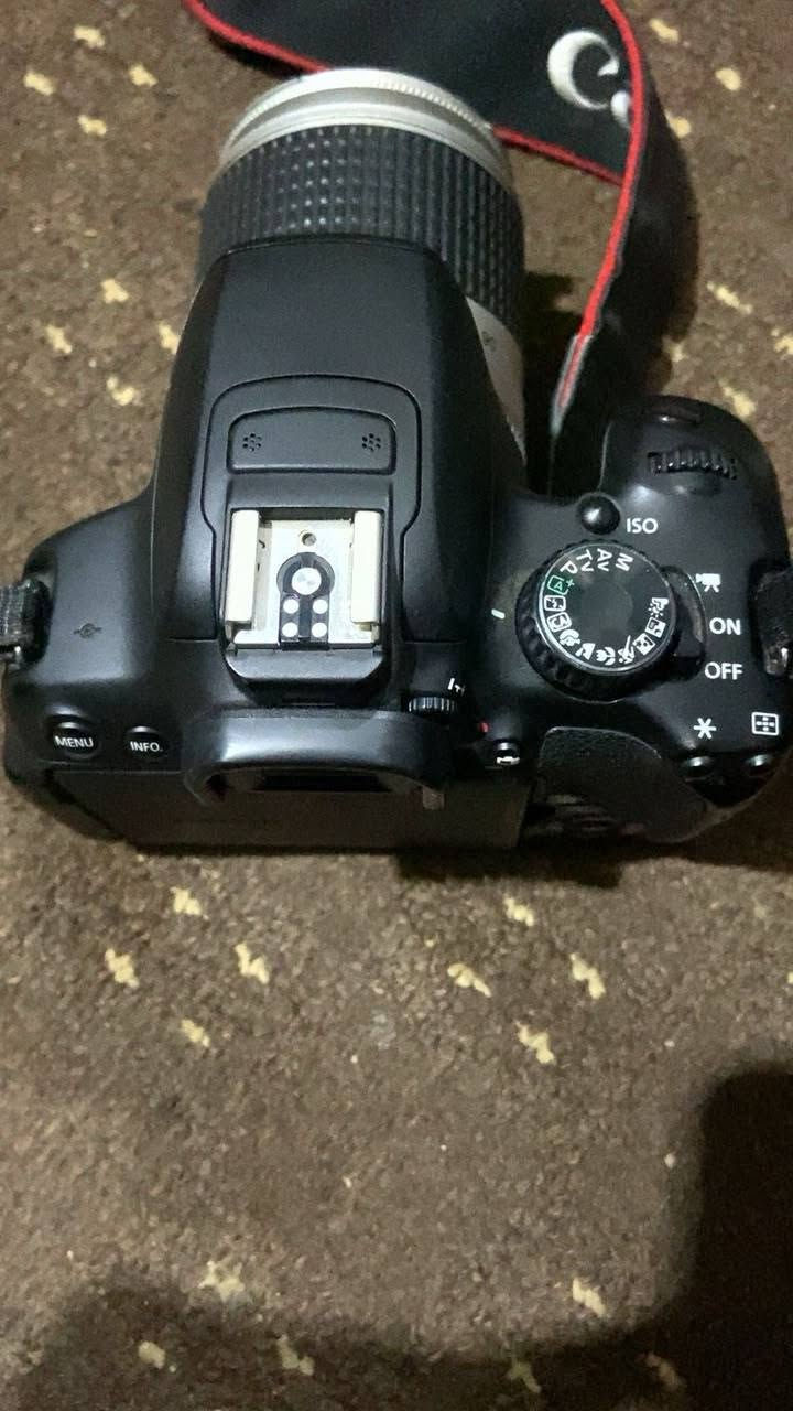 كانون EOS 550D • ١٨ ميغابكسل • عدسة ٢٨-٩٠مم