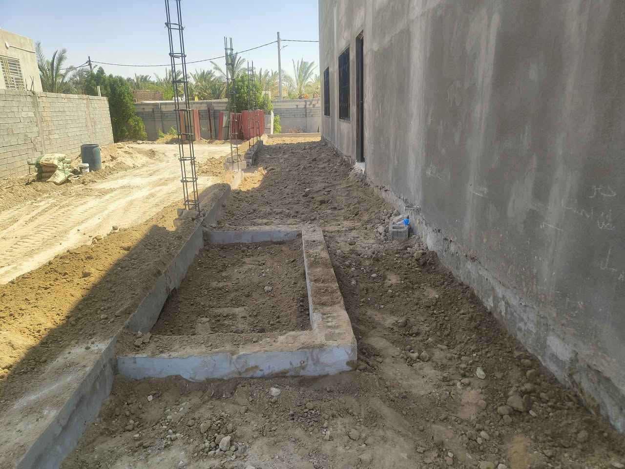 🔨 خادمكم( ايمن البصراوي) نعمل جميع الاعمال 💪
✅كبس ارضيه 
✅حدل ارضيه او صدح
✅ فتحات أبواب وشبابيك
✅ حفر نزالات وصيانة
✅ تصعيد رمل، سمنت، سيراميك وجميع مواد البناء
✅ تنظيف بيوت ومواقع عمل
✅ تفليش وتكشيط جدران
✅ حفر صوندة ماء
✅ تنظيف حدائق
✅ تسليط سطوح (تراب أو صب)
✅ دفن الحفر
✅ نقل أثاث
✅ إعادة شربت البيوت
✅ وجميع الأعمال الأخرى

📍 نشتغل بكافة مناطق البصرة
💯 شغل مرتب، سرعة بالمواعيد، وأسعار مناسبة.

📞 للحجز والاستفسار: ***********

أي شغلة تحتاجها... خابرني، وإحنا بالخدمة 💙
