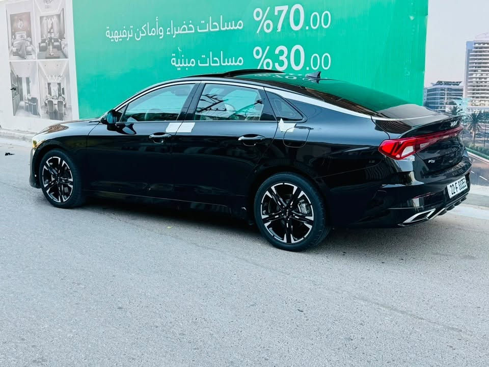 سلام عليكم عندي كي فايف مديل 22 سياره فول فول  بيه حادث بمريكه بس بنيد   في العرق بابتين بس صبغ وباقي  السياره كفاله سعره 135 بيه مجال مكان بغداد الشعب سرايداد رقم *********** بس وساب مروس أو بيع
