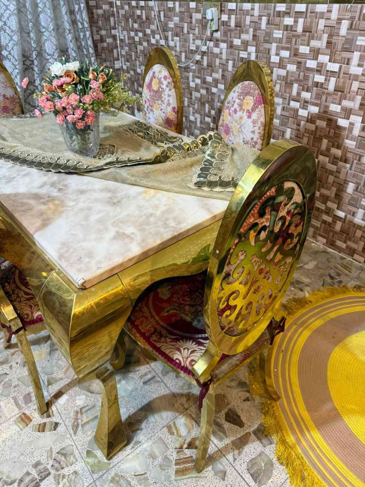 ميز طعام يحتوي 6 كراسي
مرمر
دوشمته قديفه مورد
يخبل جديد ممستعمل
للتواصل والاستفسار *********** واتساب
