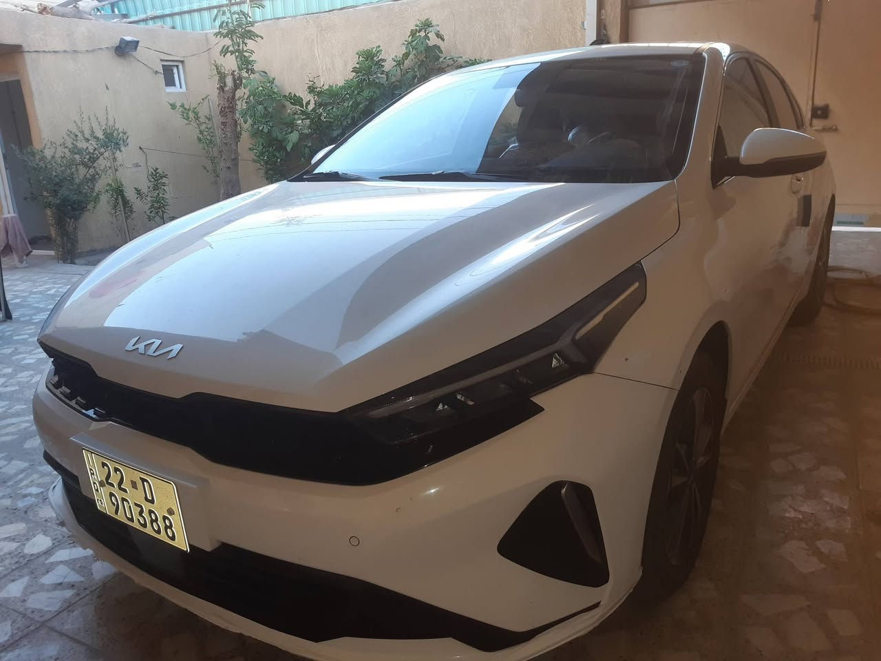 السلام عليكم
بيها فقط الجاملغ اربع اسابع بارد بلا صبغ
للبيع k3 موديل 2024 
بصمه فتحه سقف
 المحرك 1.5 تنفس طبيعي
* القير: أوتوماتيك 6 سرعات، وتتوفر بعض الفئات يدوي
* الدفع: أمامي FWD
* عدد المقاعد: 5
    شاشة وسطية 10.25 إنش
* Apple CarPlay وAndroid Auto
* كاميرا خلفية
* حساسات
* تشغيل بصمة/زر حسب 
* مثبت سرعة
* تحذير النقطة العمياء في بعض الفئات
* أنظمة أمان ومساعدة للسائق تختلف حسب التجهيز. 
* رقم اربيل تريد سنويه تريد تحويل وكاله اني حاضر بأسمي تحويل ثاني يوم مكان السياره  السعر بل خاص الرقم ***********
