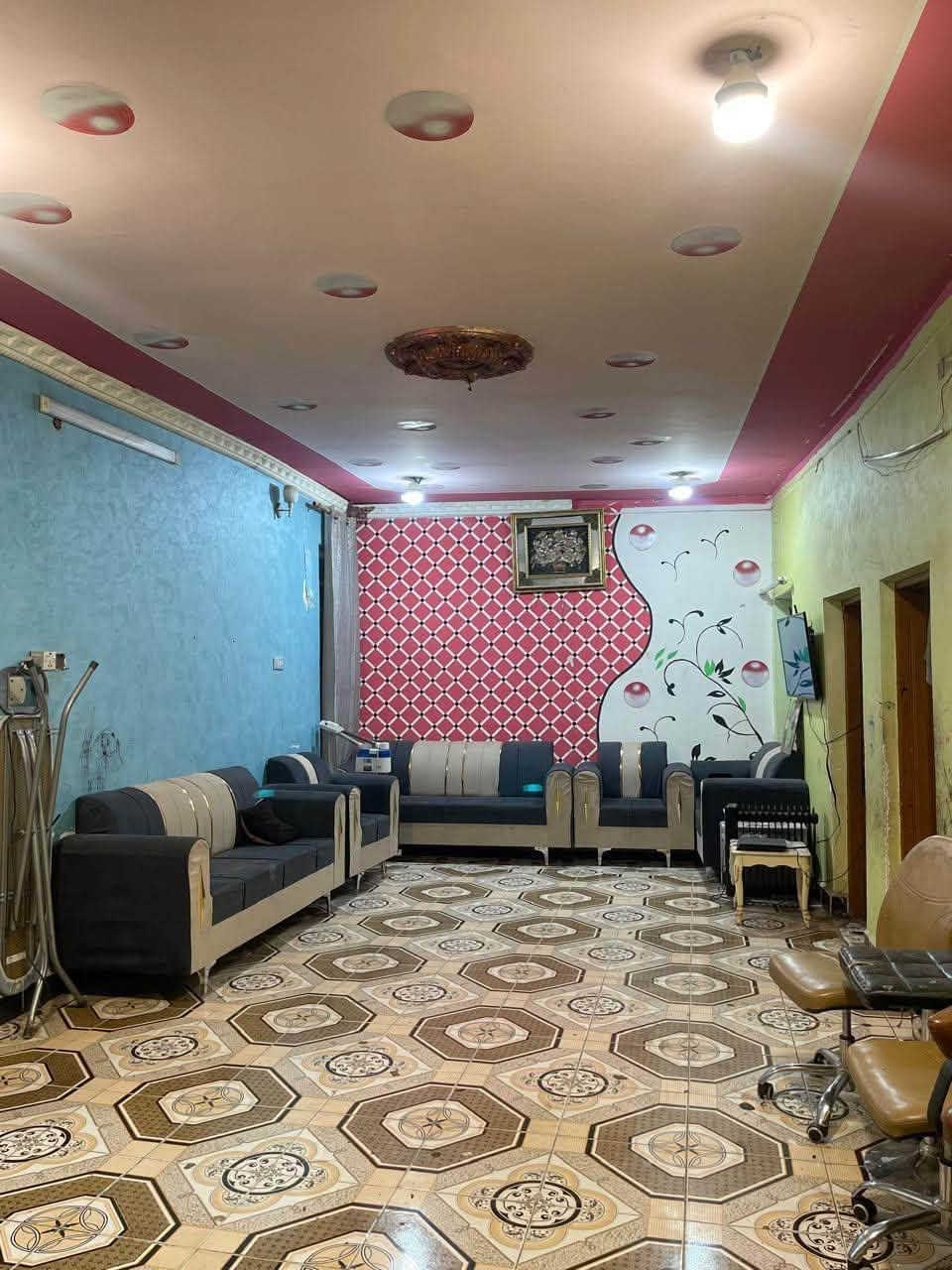 بيت للبيع المساحه 168م خلفي عرض الدربونه 2م
الموقع نهايه شارع الحبوبي قرب حديقه الدب 

طابقين البيت نظيف جدا 

الطابق الاول 

استقبال وصاله وغرفه نضام سويت مطبخ 

ومناور عدد 2 كبار "طارمه وحمامات داخليه وخارجيه 

الطابق الثاني 

غرف عدد4 كبار جدا 

صاله كبيره

 وحمامات  ٣x٣

بيتونه معزوله تصلح مخزن 

للاستفسار 

***********
