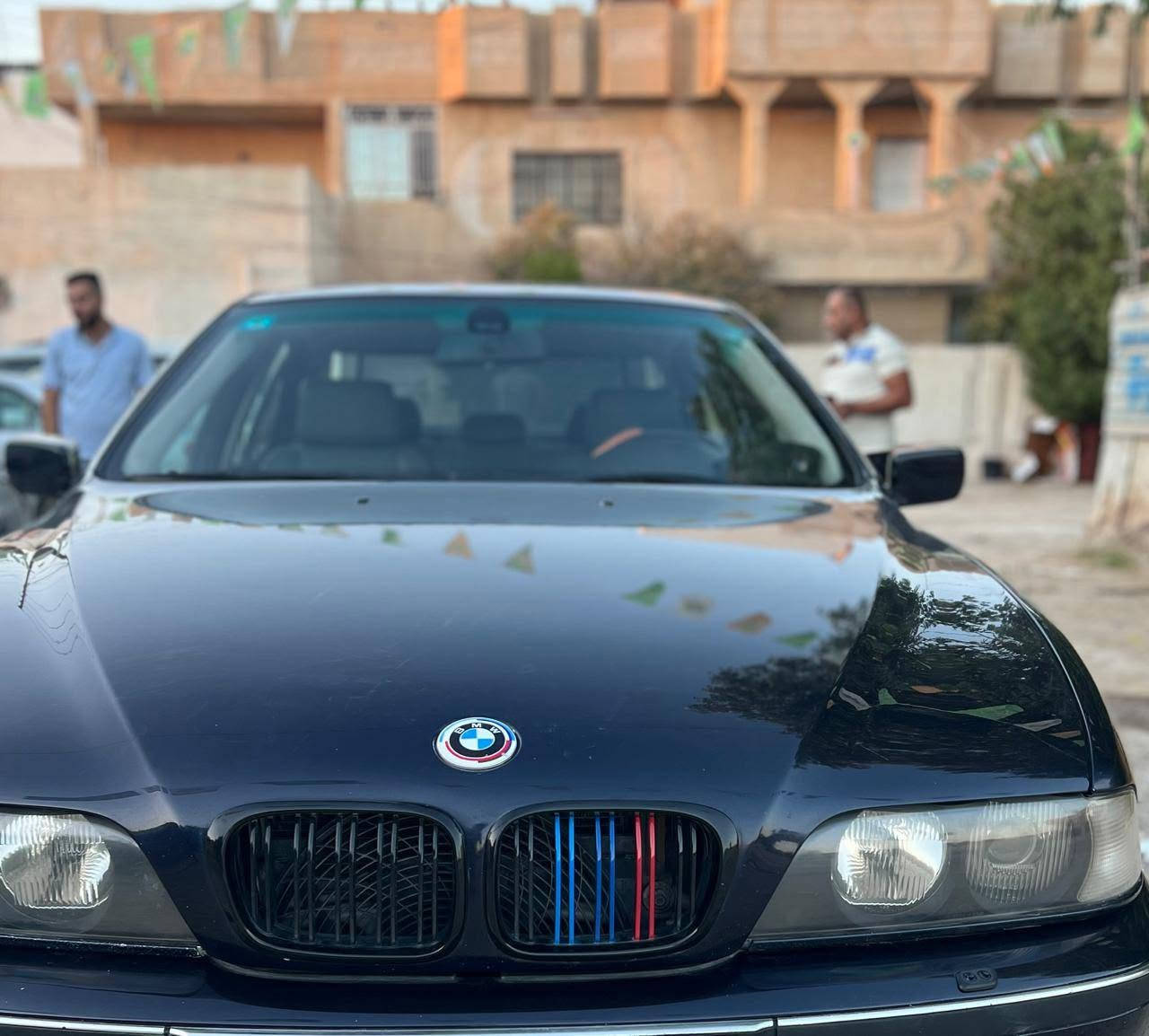 السلام عليكم BMW موديل ٩٨ فول مواصفات 
معمره تعميره درجه اولى 
حجم ٥٢٨  تك فانوس  رقم صلاح الدين دولي 
هزه جديده سنويه لل ٣١ 
السعر ٩٥ $ وبيها مجال مكانها صلاح الدين سامراء 
للاستفسار اكثر ***********
