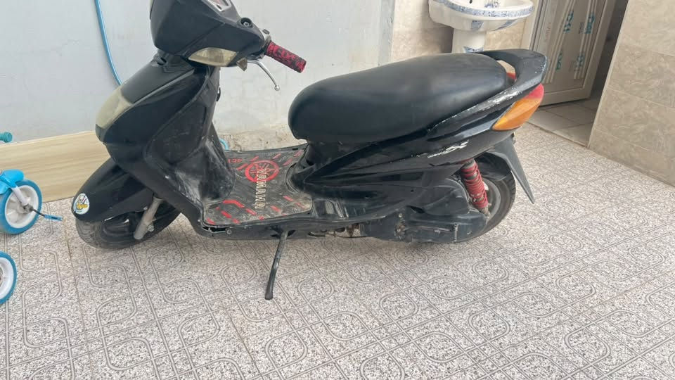 سكنس للبيع ٣٥٠وبيها مجال دراجة نضيفة ديالى بعقوبة ***********
