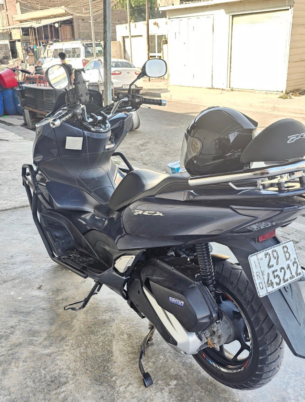 pcx جيل رابع
رقم انكليزي 
هزة جديدة 
تحويل ثاني يوم
ماشية 24 
ادامة كلجات قايش حراري جديد 
بگ لايت رياضي مُلون 
درع SS ثقيل اصلي 
بصمتين 
خوذة + تجوة
السعر المطلوب 32 وبي مجال بسيط