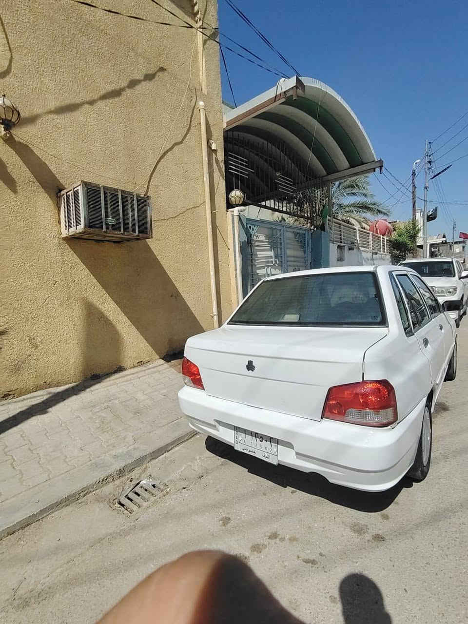 السلام عليكم سايبة  للبيع موديل 2012 كفالة عامة حته شواصي مكفولات مكينه وكير حاوية حداديه تخم تاير كله جديد كهربائيات كله شغالة سيارة احله من الصورة مكان نجف السعر 35 وبيهه مجال بسيط مامتواجد عله الفيس الرقم ***********
