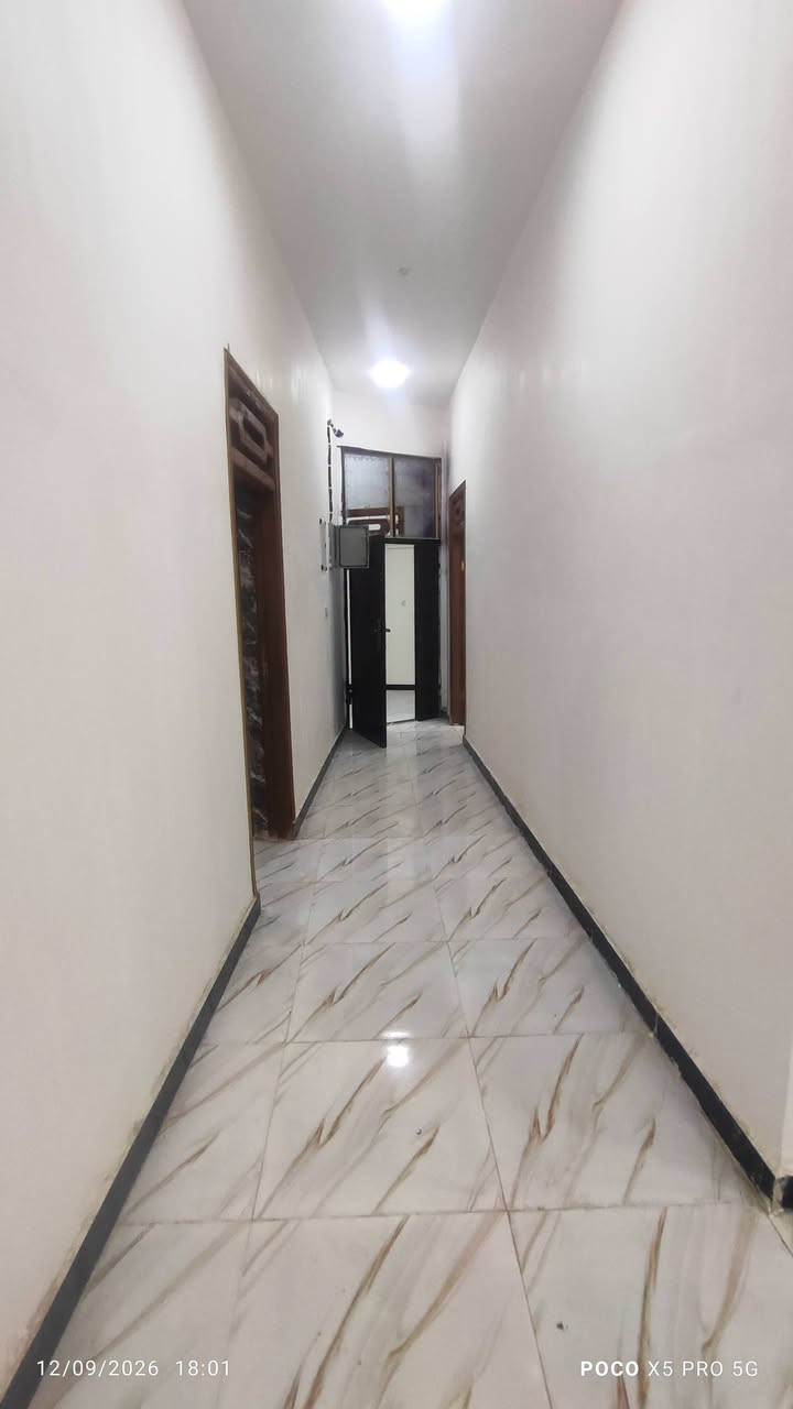 🏠 دار سكن للبيع في أبي الخصيب

📍 العنوان: أبي الخصيب – محيلة – قرب سوق محيلة
📏 المساحة: 210 متر مربع
📌 يبعد فقط 400 متر عن سوق محيلة

🔹 نوع الطابو: زراعي عراقي – نموذج 25
🏗️ بناء حديث فارغ وجاهز للسكن

يتكون الدار من:
🛏️ 3 غرف نوم
🛋️ ديوانية
🏠 صالة
🍽️ مطبخ
🚿 صحيات داخلية وخارجية

🛣️ يقع على شارع 10 متر تبليط
💡 تتوفر كافة الخدمات: ماء، كهرباء، إنارة، تبليط
🏘️ منطقة جديدة ومخدومة وجميلة

💰 السعر: 118 مليون دينار عراقي
✅ قابل للتفاوض

📞 للاستفسار والاتصال:
***********

نص مكتوب في الصور:
- 12/09/2026 18:01 POCO X5 PRO 5G
- 12/09/2026 18:01
- POCO X5 PRO 5G
- 12/09/2026 18:00 POCO X5 PRO 5G
- 12/09/2026 18:00