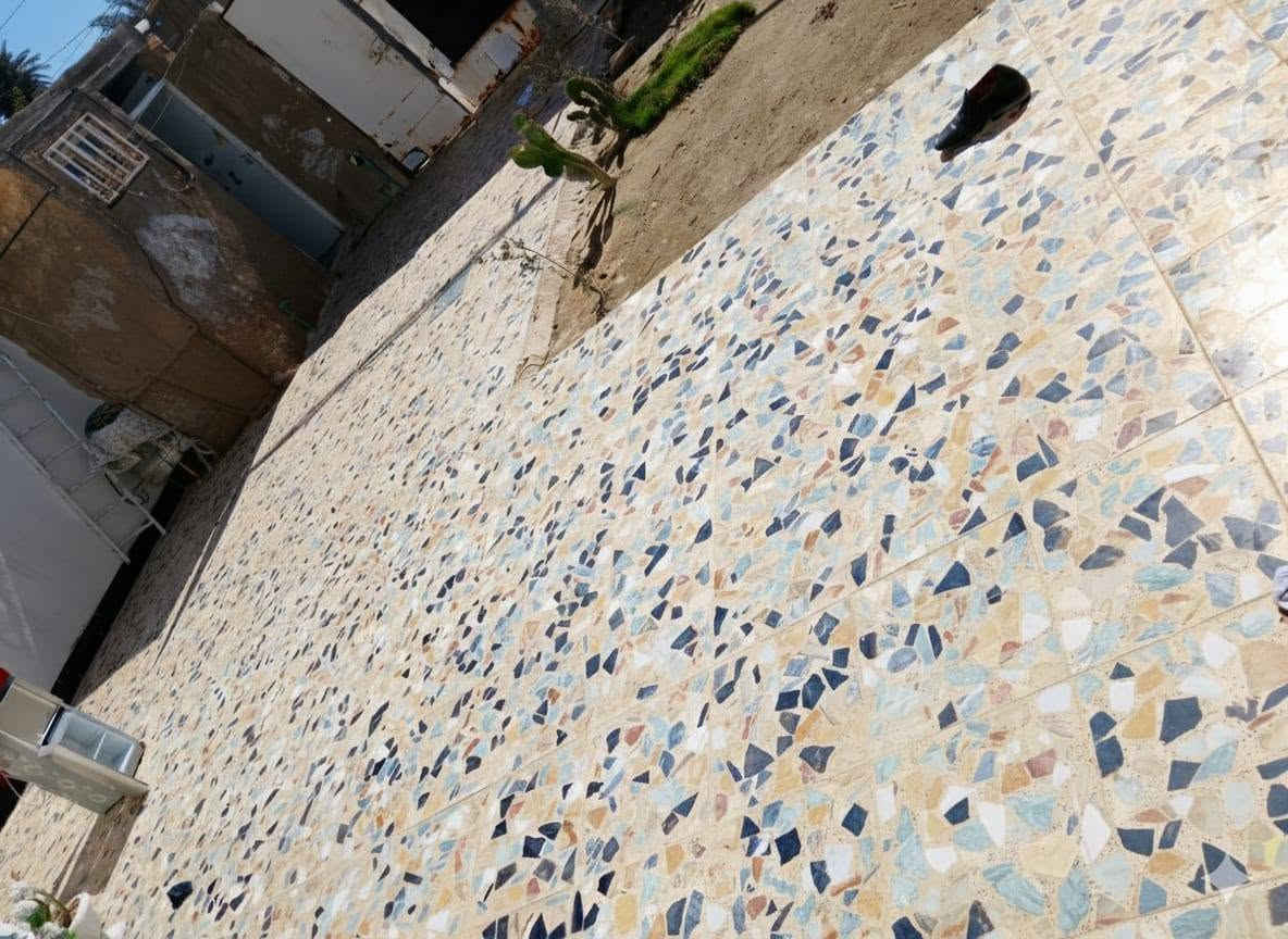 🔵🔵 ع بركة الله🔵🔵 
 أللهم صل على محمد وآل محمد
بيت للبيع مساحة 200 متر طابقين
اول طابق
 1_مطبخ
 2_صالة
3_استقبال
4_غرفة
5_حمام داخلي +مكشوفه
ثاني طابق
1_غرفتين
2_صاله
العنوان /النجف كوفه علوه الفحل ***********
