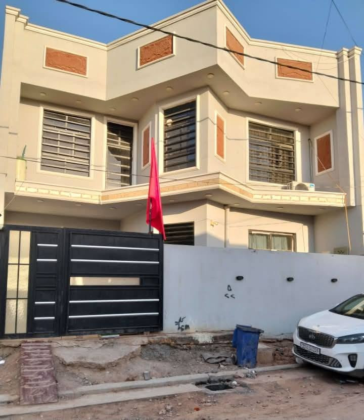 بيت للبيع🏡
المساحه200متر بناء درجة اولى

الطابق الاول: يحتوي على غرفتين 

ومطبخ وصالة وصحيات ايضاً وكراج

بناء كونكريت مسلح

الطابق الثاني: يحتوي على غرفتين وصالة وصحيات

بناء درجة اولى

العنوان: الاسكان قرب مركز شرطة الاسكان قرب السايدين
قريب ع الشارع العام

السعر💸:170 وبي مجال قليل

 مكتب الرواسخ للعقار
 عنوان المكتب العروبه مقابل مطعم جود 
: ***********
: ***********
