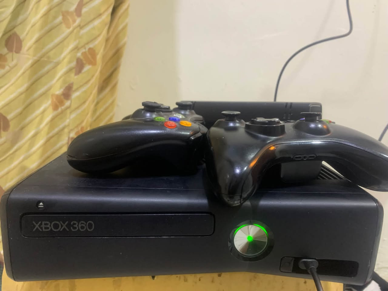 ‏سلام عليكم عندك Xbox 360 للبيع مكاني بغداد جهاز نظيف كله شغال السعر 120 جوز قات الاصلية جوزتك كلهن شغالات***********
