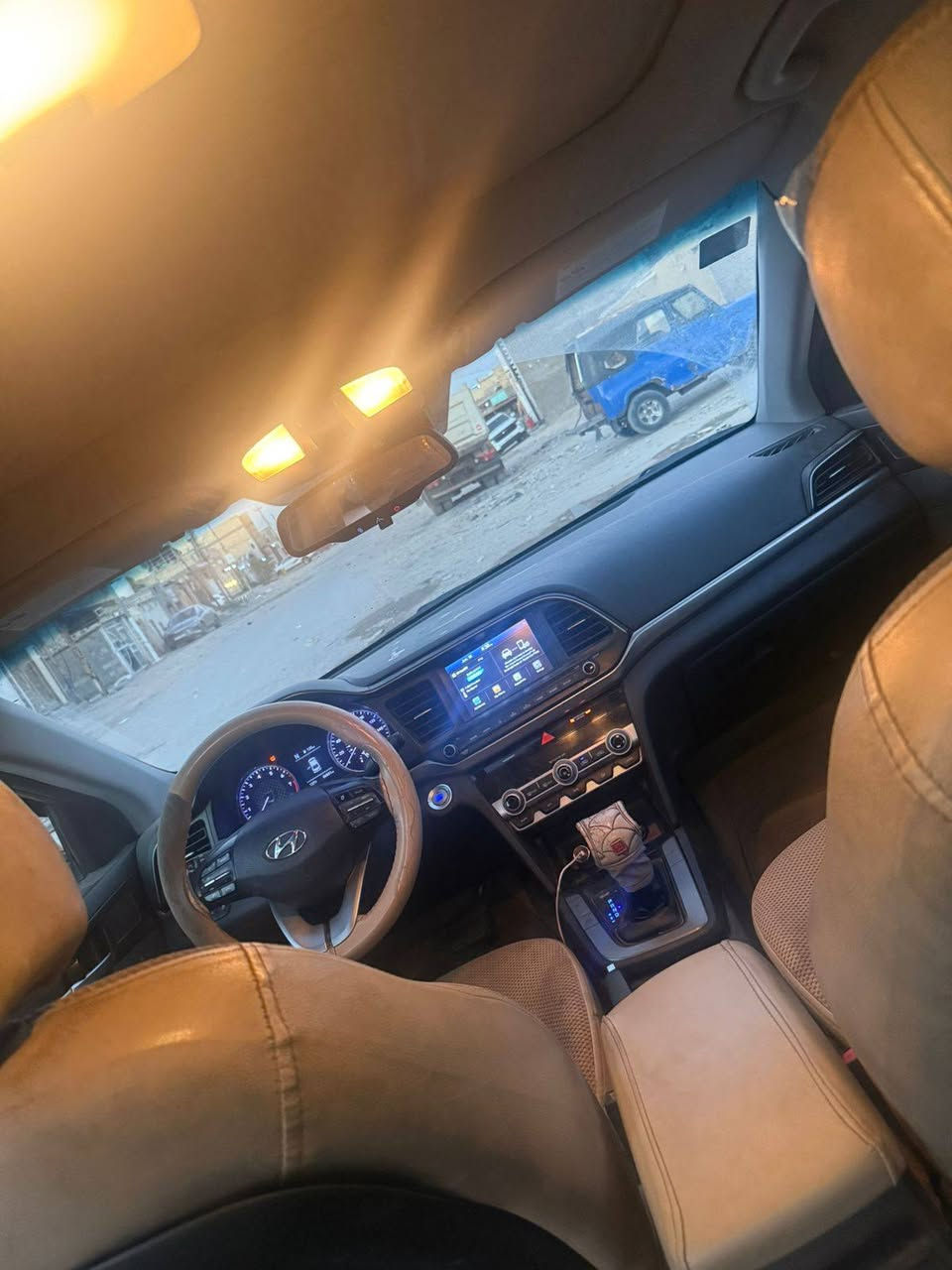 الانتره موديل 2020 وارد امريكي بسمي
 فول لمتد فتحه بصمه كامله كير محرك الفين  
خير من الله سياره مرفق صور الحادث السعر 120 وبيها مجال 
اتصل ***********
