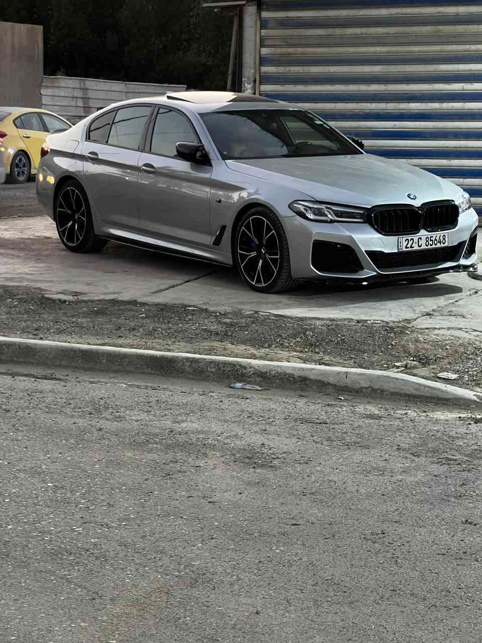 بي إم دبليو 530i موديل 2021 فئه لكجري محدثه m بكج تحديث اصلي و ويل m اصلي 
ماشية 68ألف ميل وبيها قطعتين صبغ جاملغ وبنيد بدون ايرباك 
بدون دواخل والداخل قيسي 
محرك 4 سلندر ما مفتوح والمحرك والكهربائيات بشرط
داتاشو وسكان كهربائي وسكان حار
كوشنات حار وأوتو ستارت وأوتو ستوب
شاشة كبيرة سماعات هارمان والداخل الوان متغير وصندوق كهربائي
فتحة سقف لايتات LED وحساسات كاملة
رادار أمامي وجانبي ورادار 360 وتحديد سرعة
نظافة 100% بدون نقص مكان السياره بغداد زيونه السعر 28700 
***********
