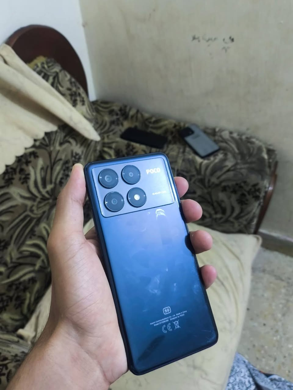السلام عليكم Poco X6 Pro 5G 512   عشوائية 12 ببجي 120 فريم سلاسه فول مكفول كفاله عامه من الفتح ما عدا هاذ الكسر الخفيف الي بلزاويه وما مأثر ابد على اي شي ملحقاته كامله نقصه فقط كيبل شحن وعادي اي كيبل زين يشحن شحن سريع سعر 260 وبي مجال حك الجيه مكاني العمارات الجديده قرب مسبح العماره الكبير شراي خاص او اتصال
***********
***********او مراوس
