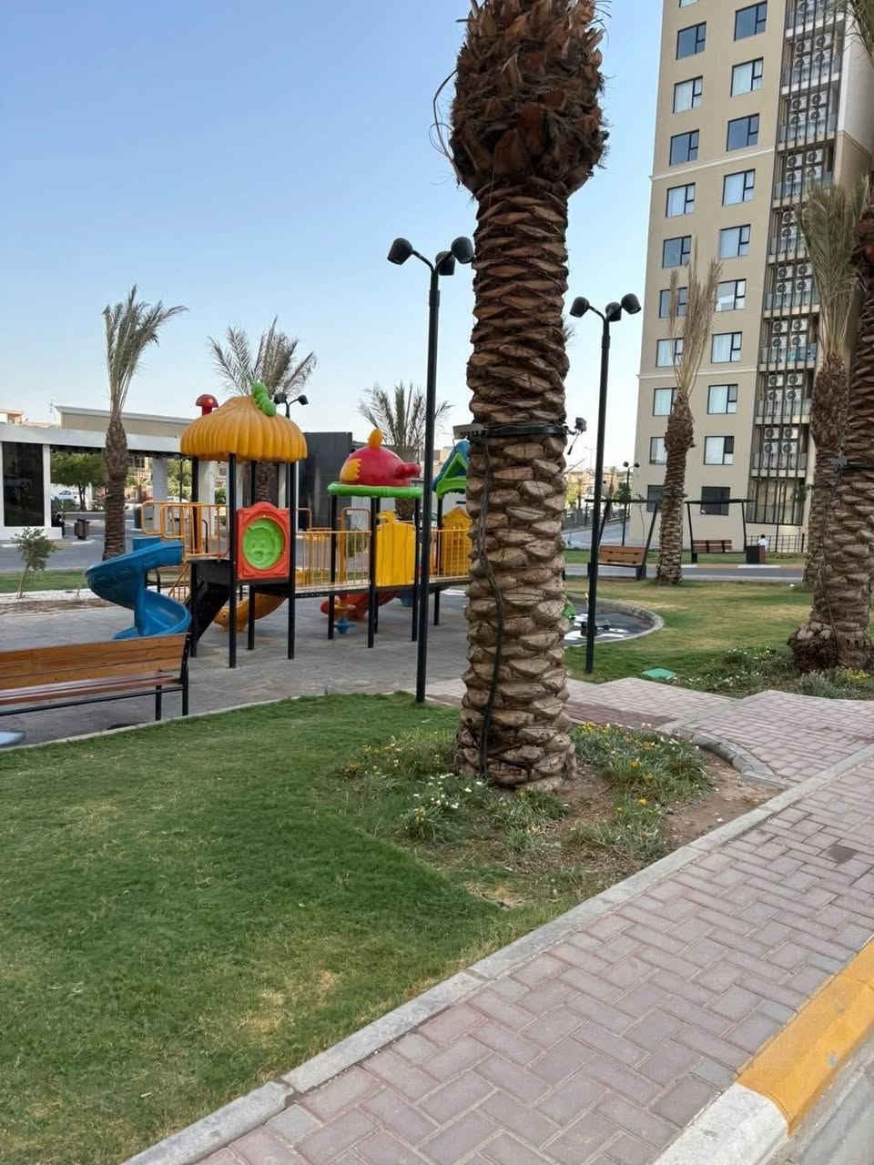 شقة للايجار  بسعر مناسب 
 بمجمع الروان السكني مجاور كليه الرشيد 
200 متر 3 غرف نوم  3حمام ومطبخ مجهز كامل وسبالت طابق ناصي  واطلاله لطيفة جدا 
 
 للاستفسار ***********
