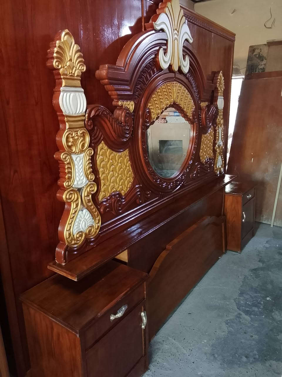 للبيع غرفه اخشاب صاج تكمه ونضيفه كامله مابيها نقص سعرها 550 وبيها مجال العنوان سامراء للاستفسار ***********
