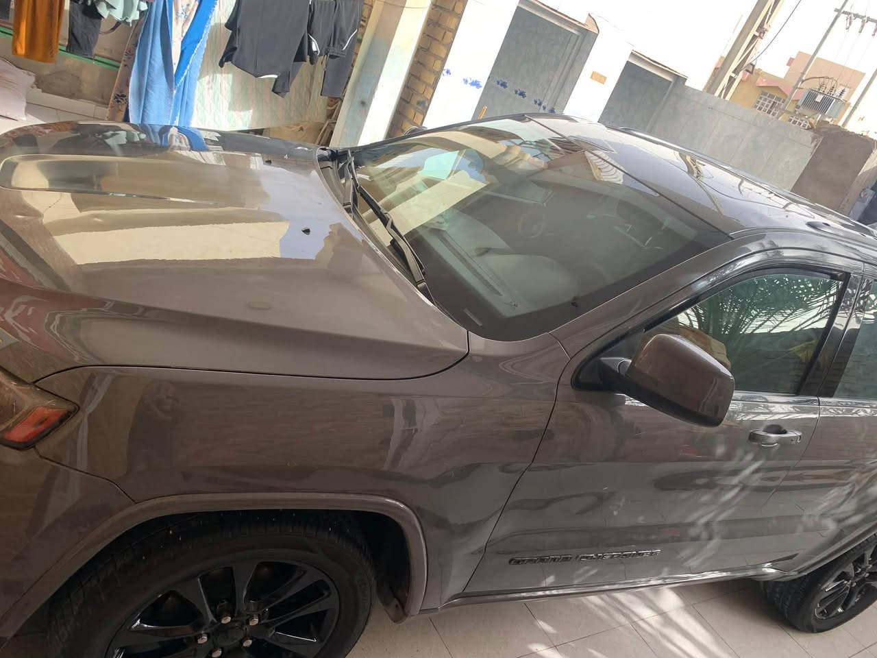 جيب لاريدو فول مواصفات شاشه كامره فتحه موديل 2019
لون سمنتي رقم بغداد باسمي بدون ارباك طخم تاير حداديه كير كفاله محرك محورله بساتم 14 بدون دوانز بانزين عادي 
جاهزه السياره ***********
