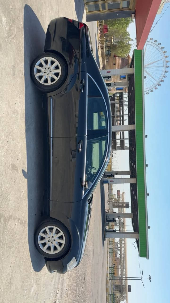 السلام عليكم 
مارسيدس s350 وارد يابان
ماشيه 270 
كفاله عامه من الصبغ والضربه 
السياره جديده وماناقصها شي 
مواصفات s350 معروفه 
السعر 160$ وبيها مجال 
التواصل ***********
