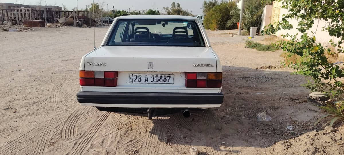السلام عليكم سياره فولفو 740 مكينه مقفوله تبريد شغال حداديه جديده جير عادي السياره ماكينتها بلاديه عنوان النجف ***********
