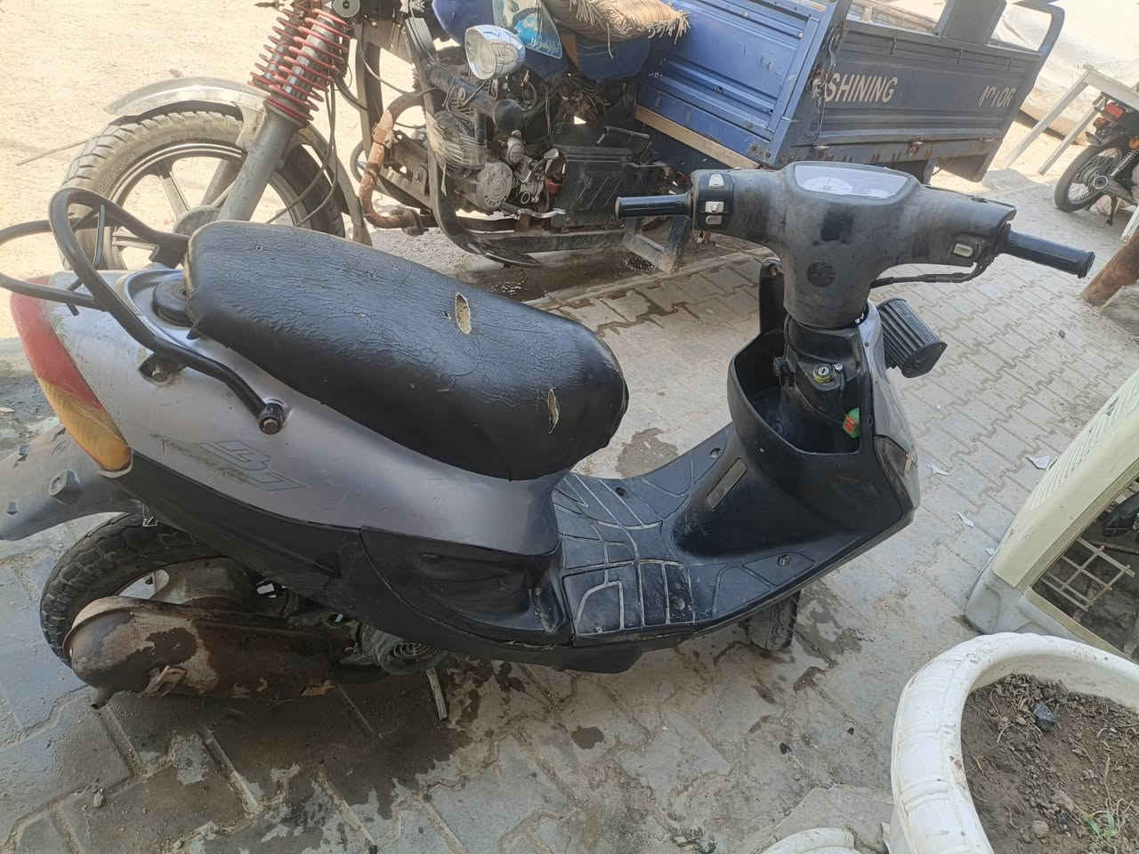 اخوان دراجه نهضه ضعيفه لكن سرعه فول رايده 150وهاذ رقمي *********** كلها على وضعها البلادي
