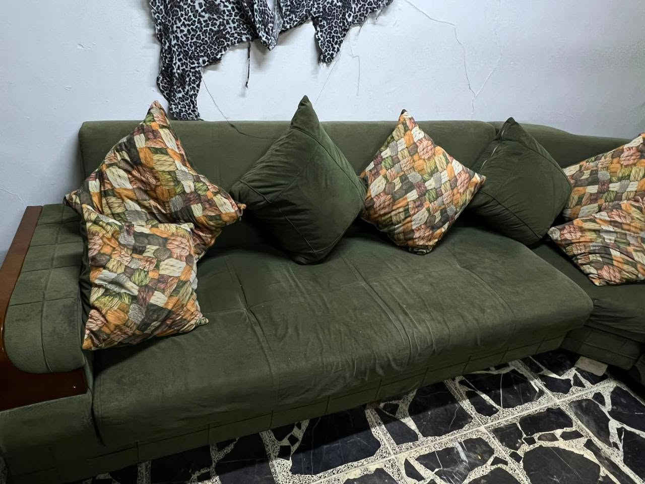 تخم اصلي نظيف سرير ومخزن وزن ثقيل السعر 250الف
ميز طعام يتكبر ويتزغر مع ست كراسي صاج السعر 150الف
مكاني السيديه ***********
