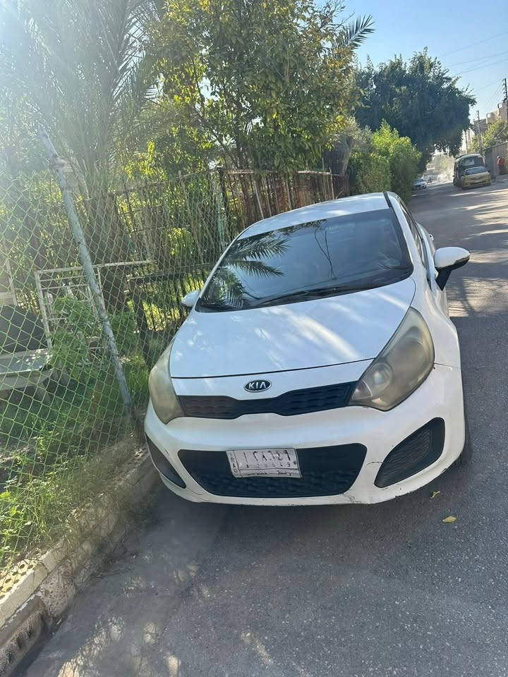 كيا ريو ٢٠١٣
خليجي محرك 1400 كير اوتوماتيك قطعتين صبغ تبريد وتدفئة شغال ممشاها 250 الف ويل كب  سنتر لوك جام اوتوماتيك شاشة أندرويد تابع كاميرا سيارة كهربائيات كلها شغالة مابيها اي نقص 
رقم واسط ألماني تحويل فوري السعر المطلوب 65$ قابل للتفاوض  مكان السيارة بغداد *********** حي الجهاد
