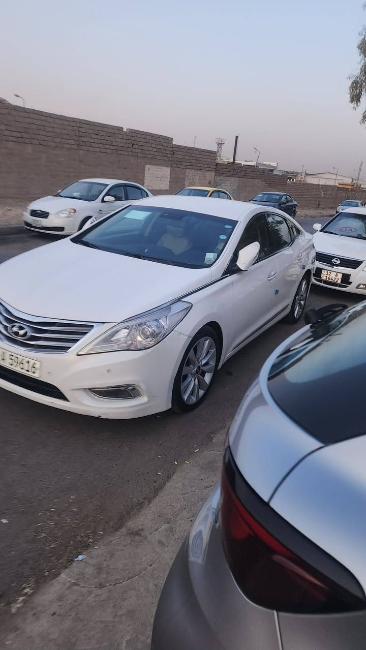 ازيرى ٢٠١٣ مكينه ٦ مفتوح راجس
تبريد قطعيتن ثلج 
كلين بلا ضرر بلا صبغ بيها ملاحضات 
كشنات جلد كهرب فول عده بصمه وفتحة سقف بسمي ماشيا١٢٠الف 
يرهم مراوس فورتي فقط 
للستفسار ***********
السعر(120)
