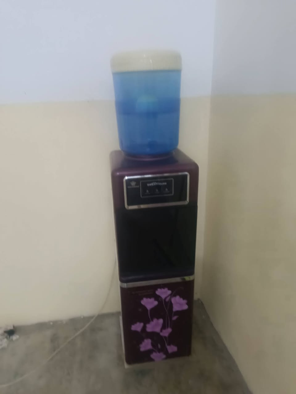 براد للبيع اخو جديد حيل نظيف سعر 100بي مجال***********
