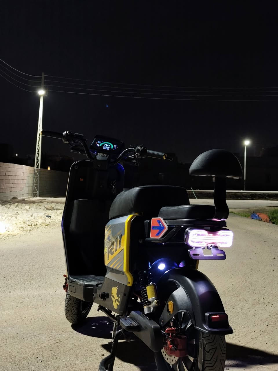 مكلف بالنشر
سلام عليكم 
WINLEE R11 2026 
خمس بطاريات 32 امبير 
ملف 2000 W
بريك دسك امامي خلفي 
لايت عالي ناصي + نشرات + اشاير يمين يسار + دبل رباعي 
نضام P / نضام بگ R 
كهربائيات شغاله بالكامل 
السعر 535 الف و بيها مجال للشراي 
للبيع فقط مكاني بصره 
للأستفسار 
*********** للرصيد فقط 
*********** للواتساب فقط
