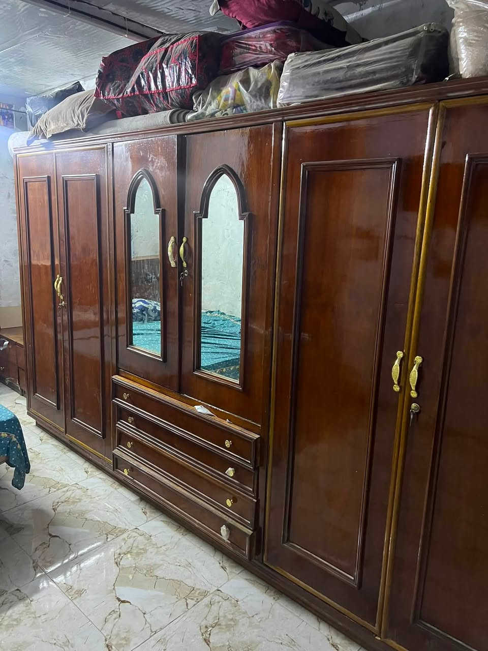 غرفه نوم للبيع مستخدمه شي بسيط كنتور 6 بيبان ومابيها اي عيب او كسر مكاني بغداد البياع حي تراث *********** موجود واتساب فقط
