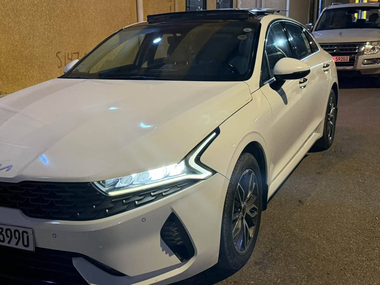 K5 خليجي وكالة نم
موديل ٢٠٢٣ 
فول مواصفات 
رقم اربيل 
بانوراما 
تدفئة كشنات 
ستيرن هيتر 
كشنات جلت اوف وايت 
بصمة تشغيل وابواب 
كفالة عامة مطلقة من الصبغ والتبديل عدا ملاحظة بصيطة جداً بالجاملغ الخلفي 
السيارة جديدة بحالة الوكالة 
ماشية ٤٢ الف كيلو متر 
مكان السيارة الانبار هيت 
السعر 190$ وبيها مجال 
للاستفسار اتصل ***********
