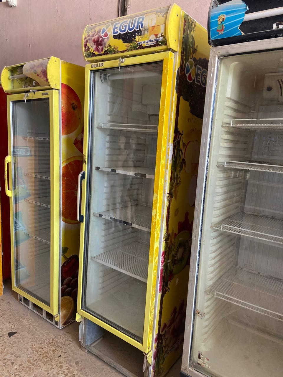 السلام عليكم ورحمة عندي غراض اسواق للبيع برادات 3 واحد عاطل وتبريدهن يخبل وذني عارضة مال جبس نضيفات كلش الشراي يتصل ***********
