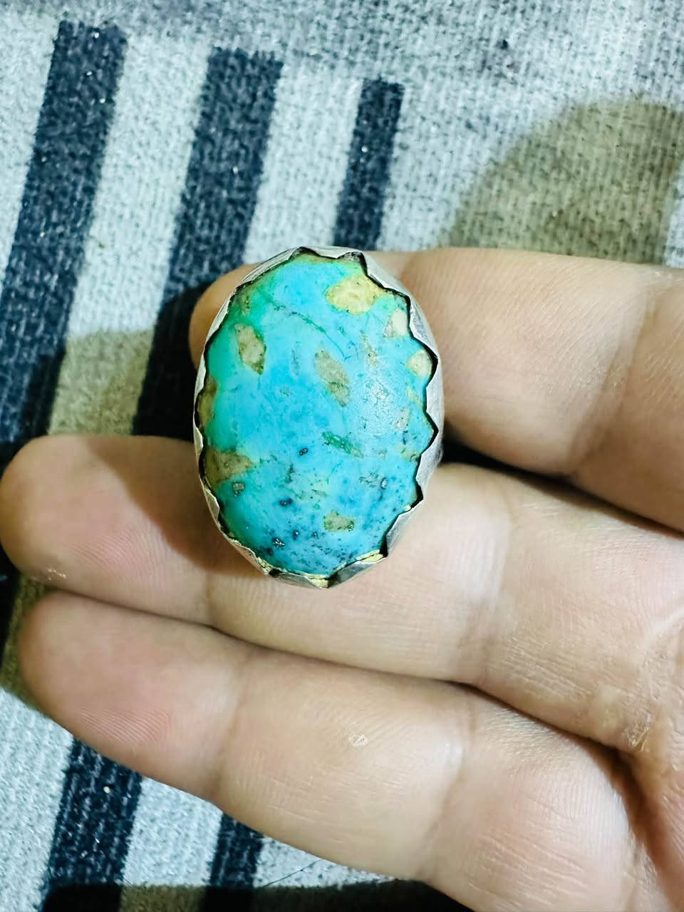 السلام عليكم
نيشابوري قديم للبيع وبي حبات فضه بنص الحجر 
حجره جبيره وحلوه مكاني ناصريه مركز 
***********
