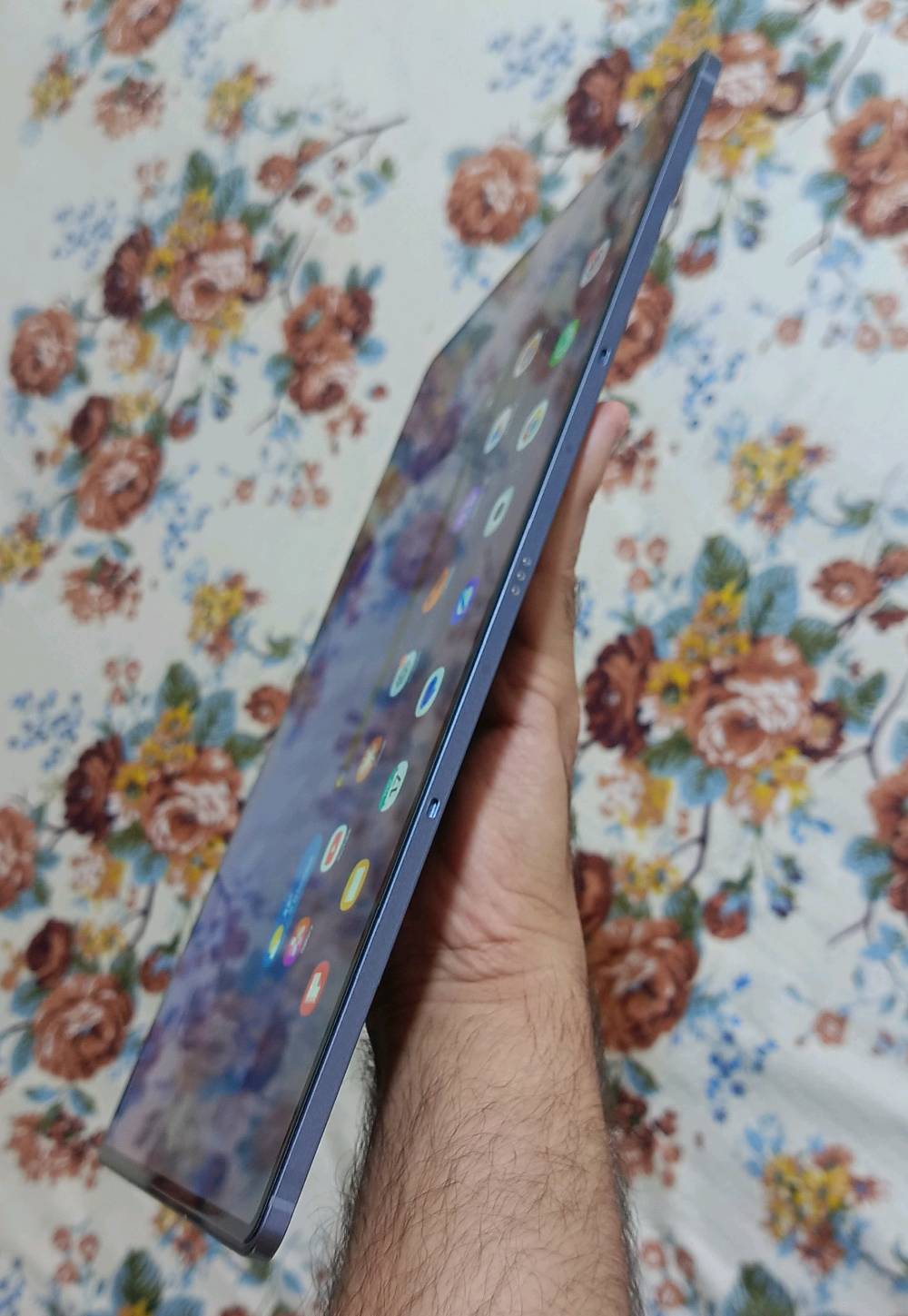 galaxy tab s10 ultra 256gb wifi

الملحقات : 
1- القلم الاصلي جدا نظيف مابي اي شخط ما مستخدمه 
2- لصقة شاشة اصلية مخليله ماخذها ب25
3- شاحن اصلي Ravpower 45 watt
4- كيبل اصلي belkin  طولة مترين والقدرة مالته 100 watt
5- حافظة جلد اصلية ماخذها ب 30

الجهاز نظيف جدا حتى الحواف بعدها بالنايلون والبطارية ممتازة جدا وما مصلح ولا واكع ابدا ولكن بي كم شخط على الظهر واضحه بالصوره اثر شفت مال العاب لصق،
وبدون كارتون 

السعر الكلي المطلوب 950 الف
تواصل واتساب ***********  
المكان بغداد/ الغدير 
لا يوجد توصيل 