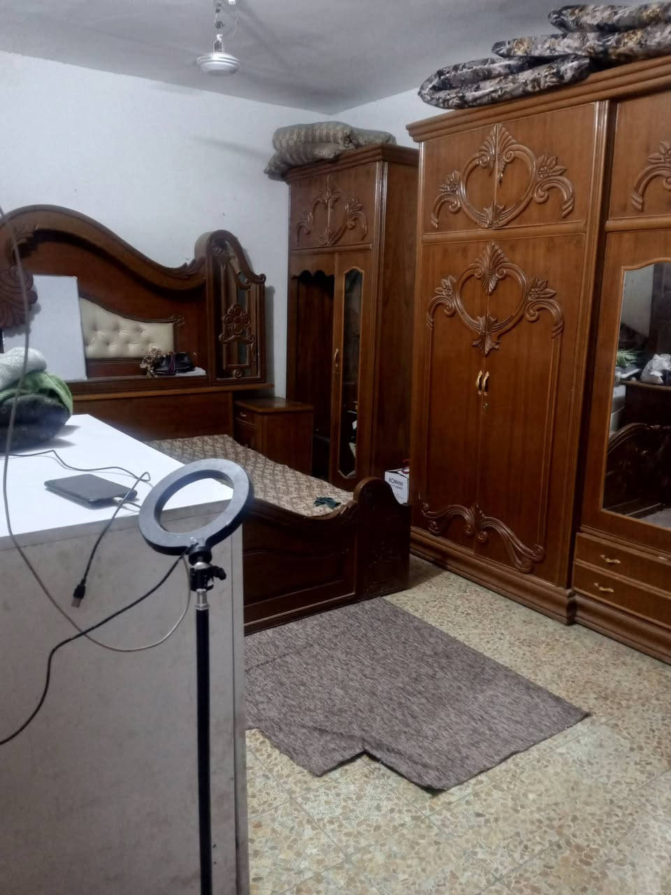 بيت بلبراكيه شارع المطار القديم مقابل مدرسه الجنائن الاهليه فرع المولده نضيف كلش وسعر مناسب البيت طابوك وكاشي اتصال *********** مساحه 100مواجهه6ونزال17البيت نضيف وحاليا فارغ سعره قفل 15 ويرهم اقصاد مقدمه 10ولشهر 500
