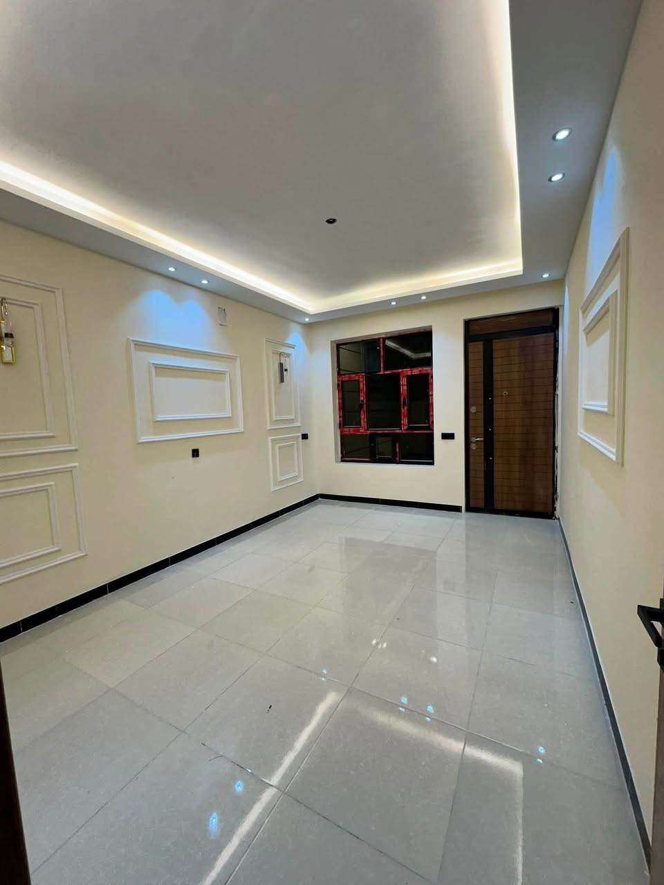دار البيع 🏠 
المساحه 100م 
الوجه 4 نزال 25 
يحتوي على ومطبخ 
وحمامات 2
وثلاث غرف نوم 🛌 
العنوان ضباط الشهداء خلف المدرسة الألمانية خلف التجاري
الاستفسار *********** ☎️
