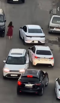 عندي بي وايدي سيل فايف بيضه مثل اللي بالصورة يم ام الاحمر موديل 2025 ر...
