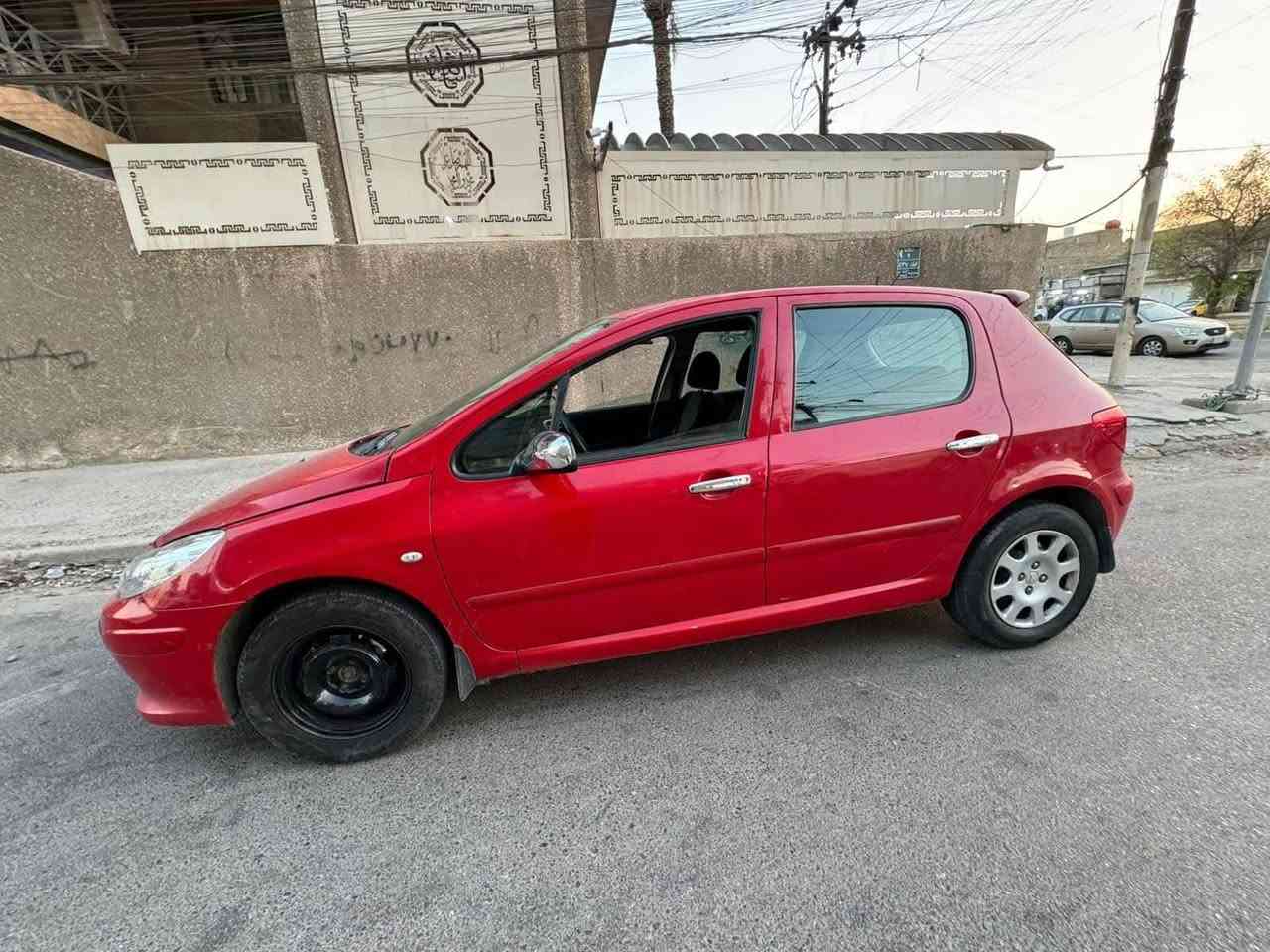 بيجو 307
السيارة خير من الله مكفولة كير و محرك ما اديرلهة غير البانزين المحسن شرط مكينة نضيفة  و  صدرهة كله جديد و محورة شاشة وما مصبوغة ما عدى الصندوك
  ب54 ورقة

***********
