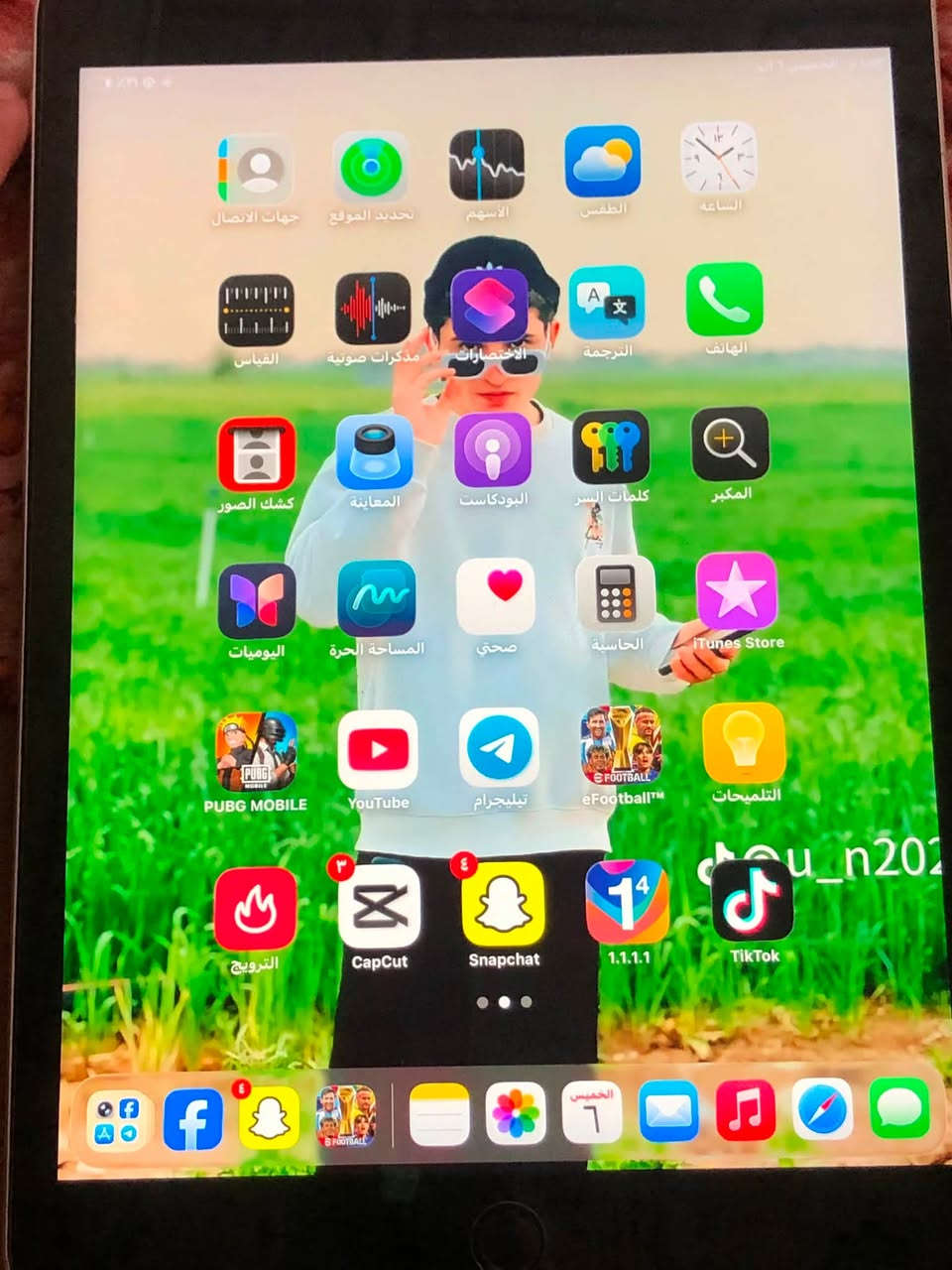 ايباد تسعه للبيع نضيف ذاكره 64بلادي وضع شركه كارتونه وياه بطاريه قبل شهر ٨٥سعره260بيه مجال اتصل ***********
