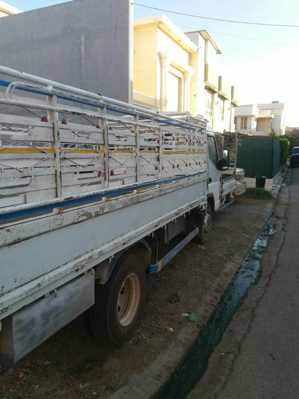 كنترا موديل 2010 
رقم سليمانيه الجديد انكليزي 
محرك 
كير 
شاصي 
كفاله 
السياره جاهزه من كلشي @

السعر 170 $ 
***********.

نص مكتوب في الصور:
- 23°C
- 23v cc