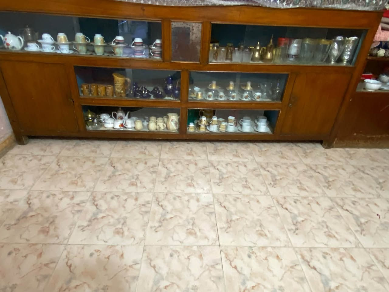 سلام عليكم اغراض   للبيع اغراض كنتور خمس بوب قياس 3امتار 

بوفيه طول 3امتارر هيه وصينيهه  وغراضهه للبيع 

كاونتر تسكام مستعمل قليل رقم التلوفن بس وتساب 
***********‬   

وسعر خاص مناسب السعر ومستعجل
