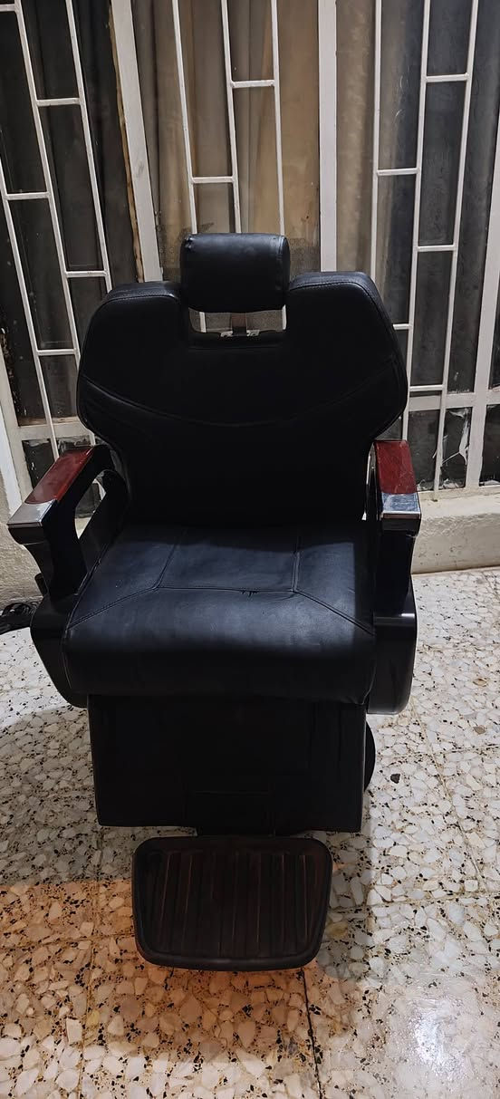 السلام عليكم 
كرسي للبيع نظيف 
مريح جداً سعره مناسب
للأستفسار اتصل عله هذا الرقم 
***********
