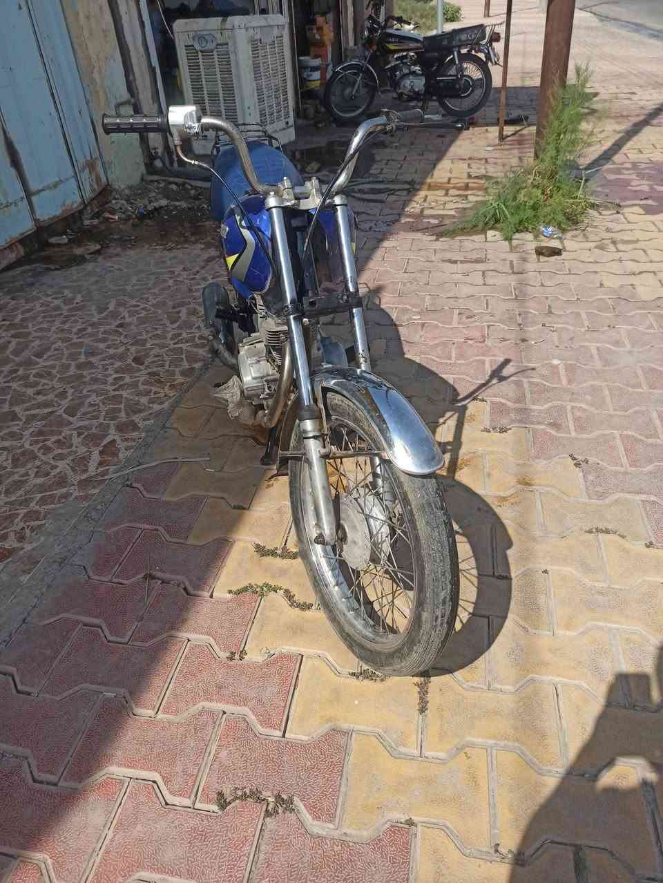 سلام عليكم موطور نامه محرك خرس ما بي صراف ما ينز دهن كلو شرط سعر 230 وبي مجال مكاني كياره***********
