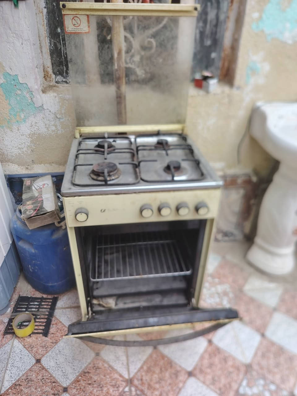 طباخ • ٤ عيون • مع فرن