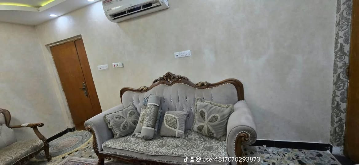تخم نضيف مثل مابصورا  العنوان البصره السعر 500 بيه مجال ***********

