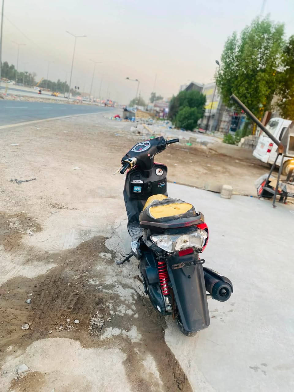 السلام عليكم للبيع او مراوس
دراجه سكنس نثيه  داجه تشتغل مابيه اي شي
سلف وهندر  نكره
يرادله ترتيبات رد
سعر 275وبيه مجال للشراي
المكان بغداد قرب سيطرة الشعب 
***********
