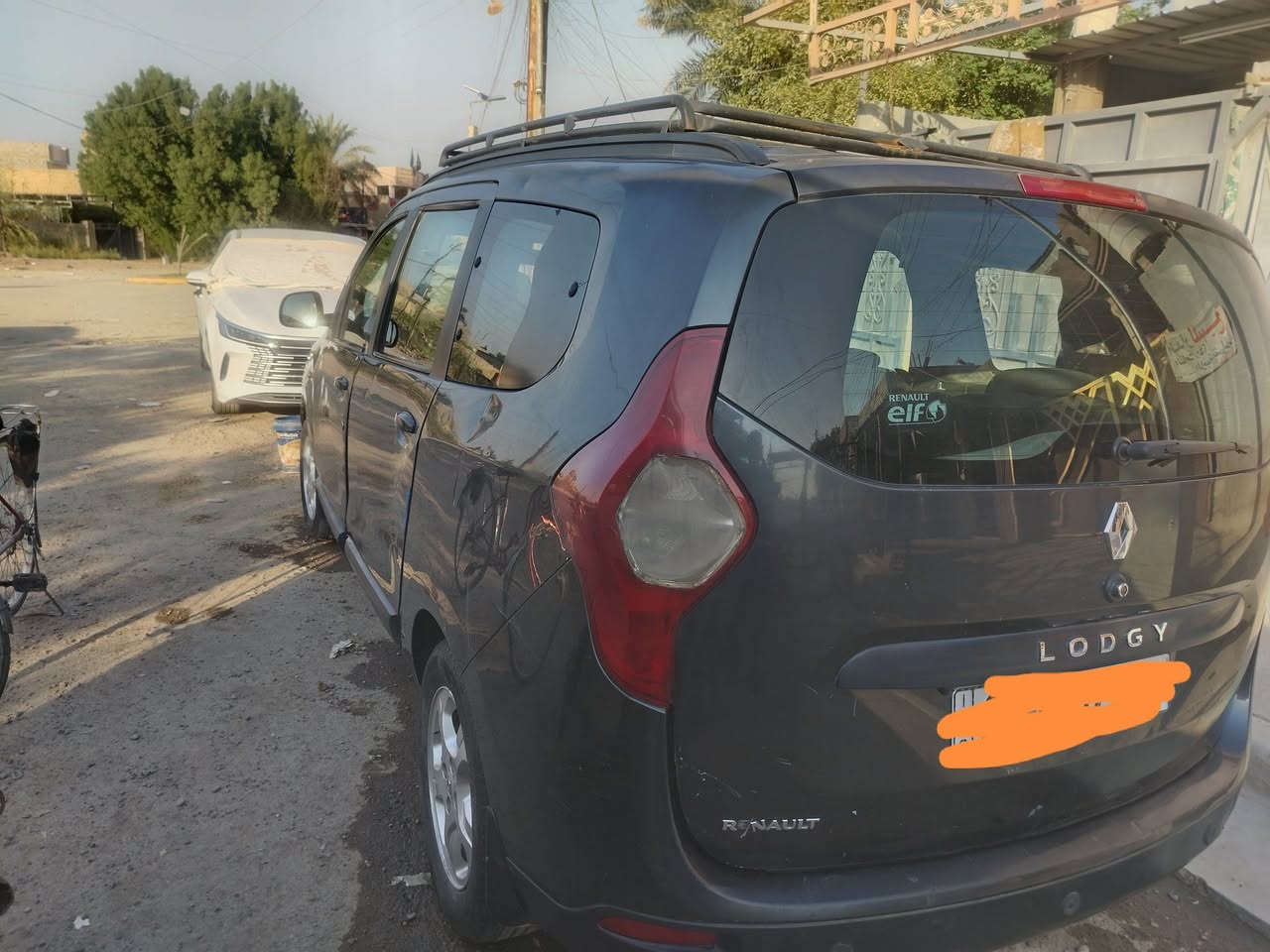 رينو لودجي 7 راكب موديل ١٤ گير محرك تمام بيه باب السايق صبغ الباقي مكفول تبريد حداديه تخم تاير السعر ٥٨ للاستفسار ***********
