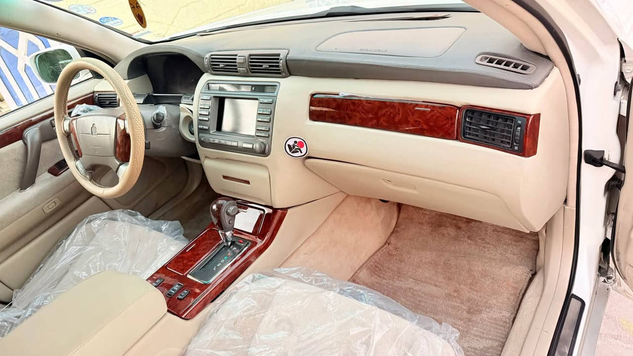 جنون 2000 اصل 3 دكم كرستال فول مواصفات قرار 102 
السعر 128$
رقم بصره دولي بسمي سنويه 2031 مكفوله من كافه الرسميات والضربه والصبغ عده هلال خلفي بدون ضربه مكينه فيفيتي ام الكلاص 3500 وكير وحداده وتخم تاير اي نقص مابيه داخل بيجي صاج تبريد ثلج شاشه كامره تبريد خلفي امامي الاستفسار *********** عنواني البصره البصرة, العراق
