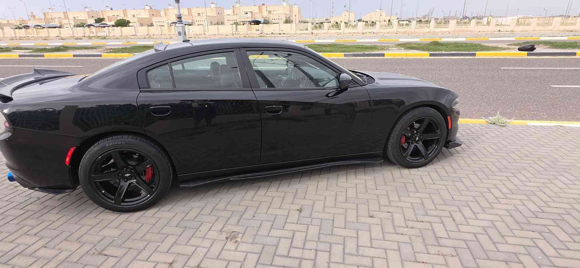 جارجر 19
فول SXT بلاص  كفاله 

تدفئه تبريد كشنات  لخلفي تدفئه 

ستيرن تدفئه 

فتحه 

تخم تاير  

لايت زنون 

سياره دخول نسبه تعمل وتسير نسبتهه دواسه 

وهواي مواصفات بيهه 
وتواصل عله هاذ رقم ***********

وتساب موجود سعر 225
