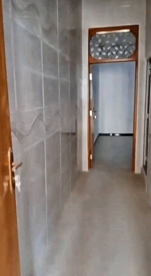 #بيت ١٠٠ متر للبيع جديد كونكريت طابق واحد حي الميلاد الحولي خلف جسر المشاة بين شارع ٣٠ الأول والثاني خلف ملعب النجف 
#تفاصيل البيت طابق واحد بناء سنة ٢٠٢٥
غرفة نوم وصالة ومطبخ و استقبال وتخاريج
#سعر البيت ٨٥ مليون وبيه مجال قليل
#للاستفسار الاتصال او المراسلة مكتب المظفر للوساطة العقارية 
***********
***********
***********
#عنوان المكتب النجف حي الميلاد الحولي عمود رقم واحد
#شعدكم عروض بيع وشراء ورهن واجار المكتب في خدمتكم
