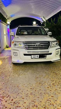 لاندكروز موديل ٢٠١٤ ماشيه ١٥١ الف  بريم مواصفاته معروفه  07839680132
